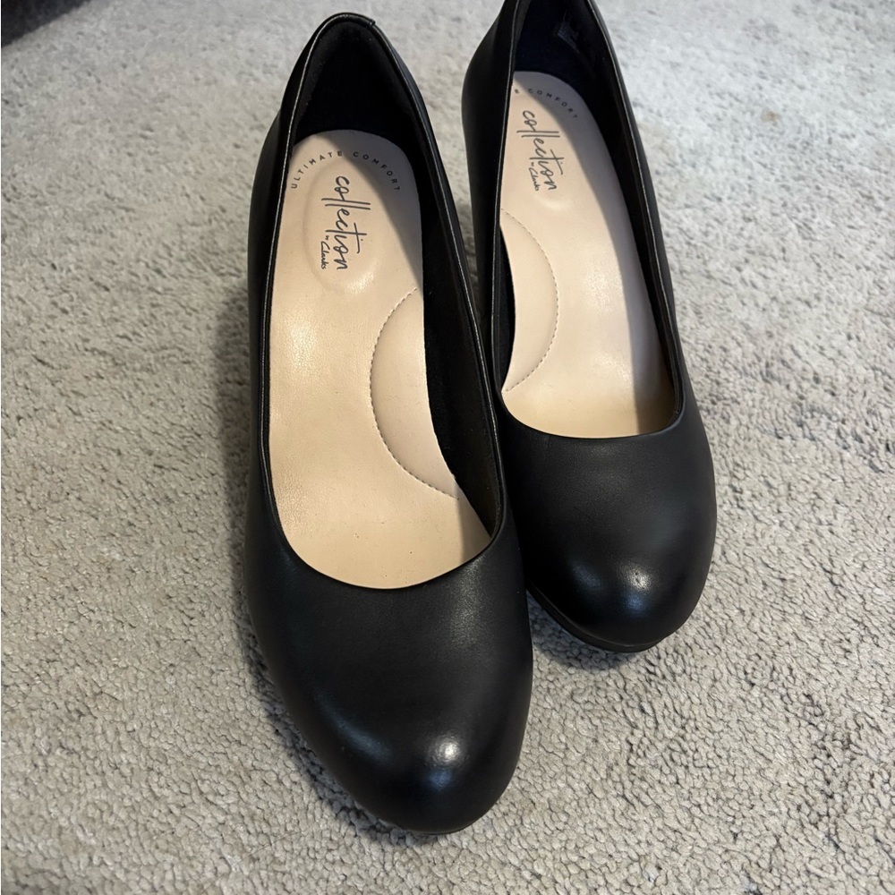 Like New Clarks Classic Black Heels size 8.5